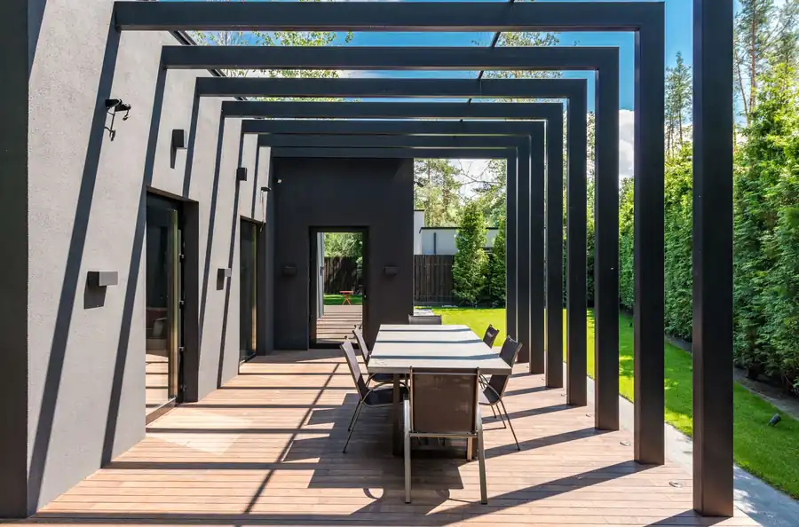 Contemporary pergola over an outdoor dining set
